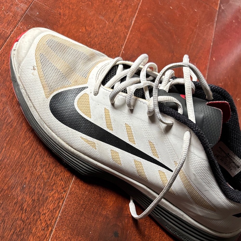 Nike Men's White and Gold Athletic Shoes